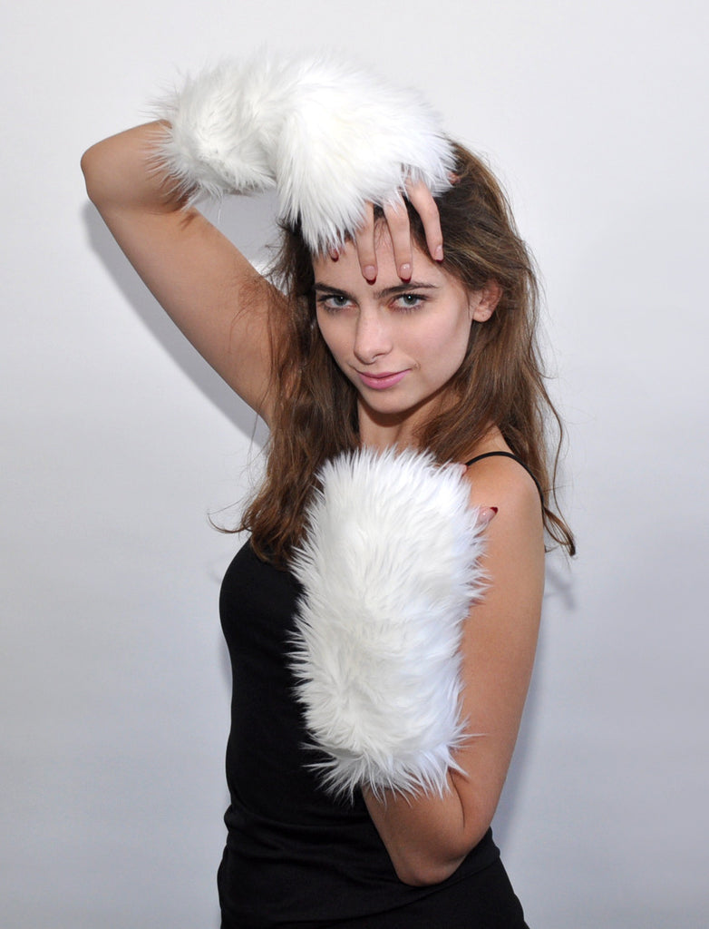 WHITER-THAN-A-POLAR MITTS