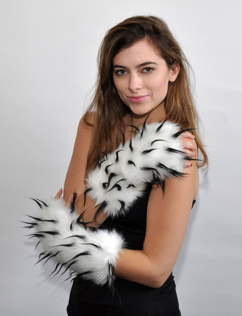 TIPSY BLACK ON WHITE MITTS