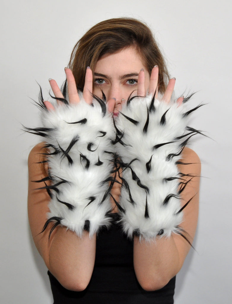 TIPSY BLACK ON WHITE MITTS